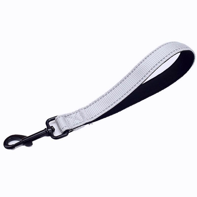 Laisse pour chien Laisse pour chiens courts 25 cm Nylon Laisse réfléchissante pour la promenade du chien Poignée confortable Laisse pour chiens courts Chaîne pour animaux de compagnie en nylon grise
