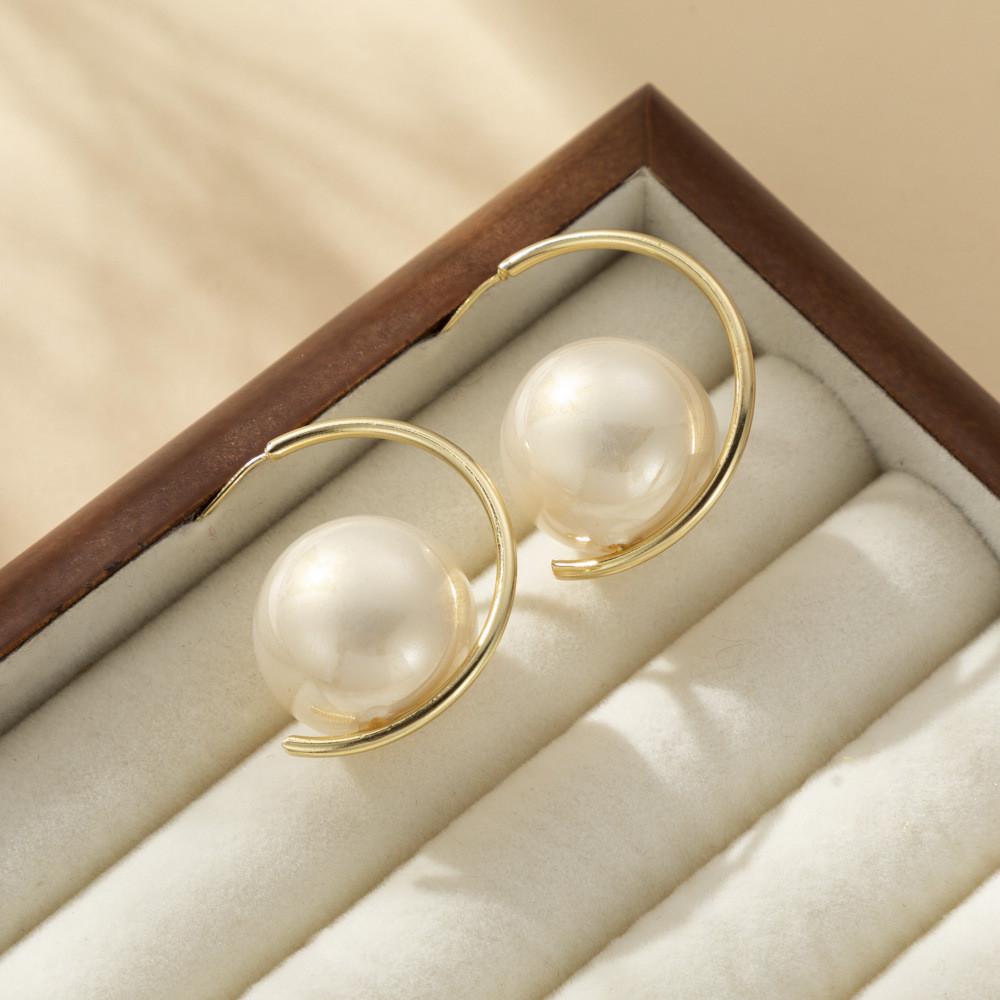 Chic Retro Pearl Earrings Sophisticated Cold Tone Statement Earrings For Ladies