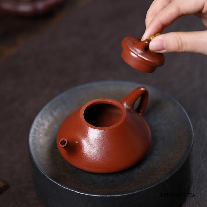 Chinese Yixing Purple Clay Teapot Raw Ore Zhu Mud Beauty Tea Pot Handmad Triangular Shape Kettle Household Zisha Tea Set 100ml