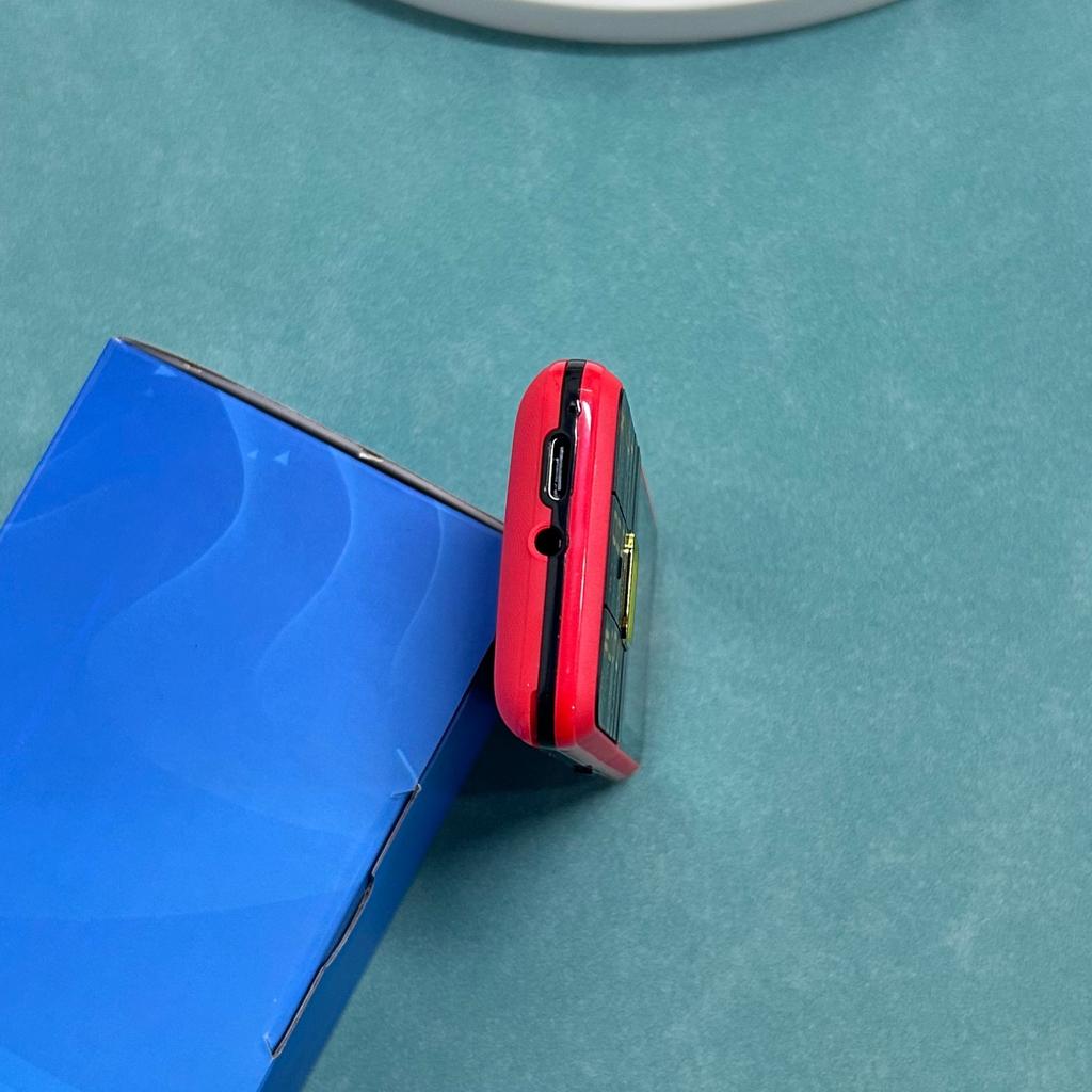 YEEMI K3+ 4G CellPhone LTE 2.4inches Screen Dual SIM 8W Camera 2500mAh Battery Bluetooth FM Radio Big Keyboard Mobile Phone