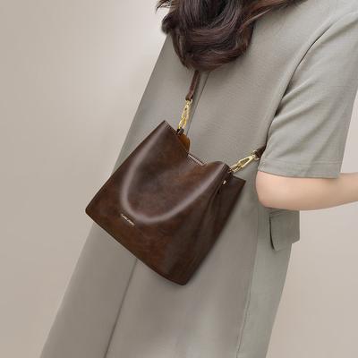 Bucket Bag Women's New Women's Bag Autumn and Winter Shoulder Messenger Bag Fashionable Large-capacity Retro Handbag