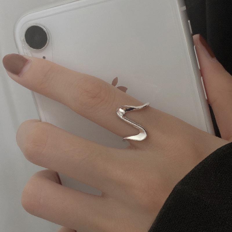 

Women s Adjustable Geometric Wave Ring: Simple, Versatile Design