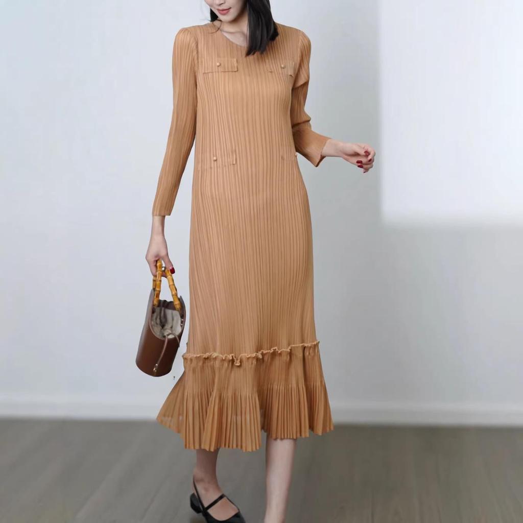 Women's 2026 Spring New Arrival: Elegant Pleated Long Dress for Commuting