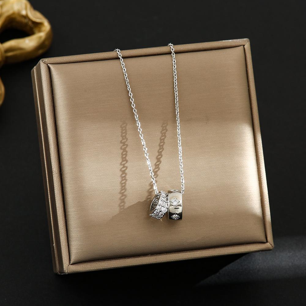 Elegant Korean Micro-Inlaid Titanium Necklace - Luxurious Women's Clavicle Chain, Non-Fading, Unique Minority Design.