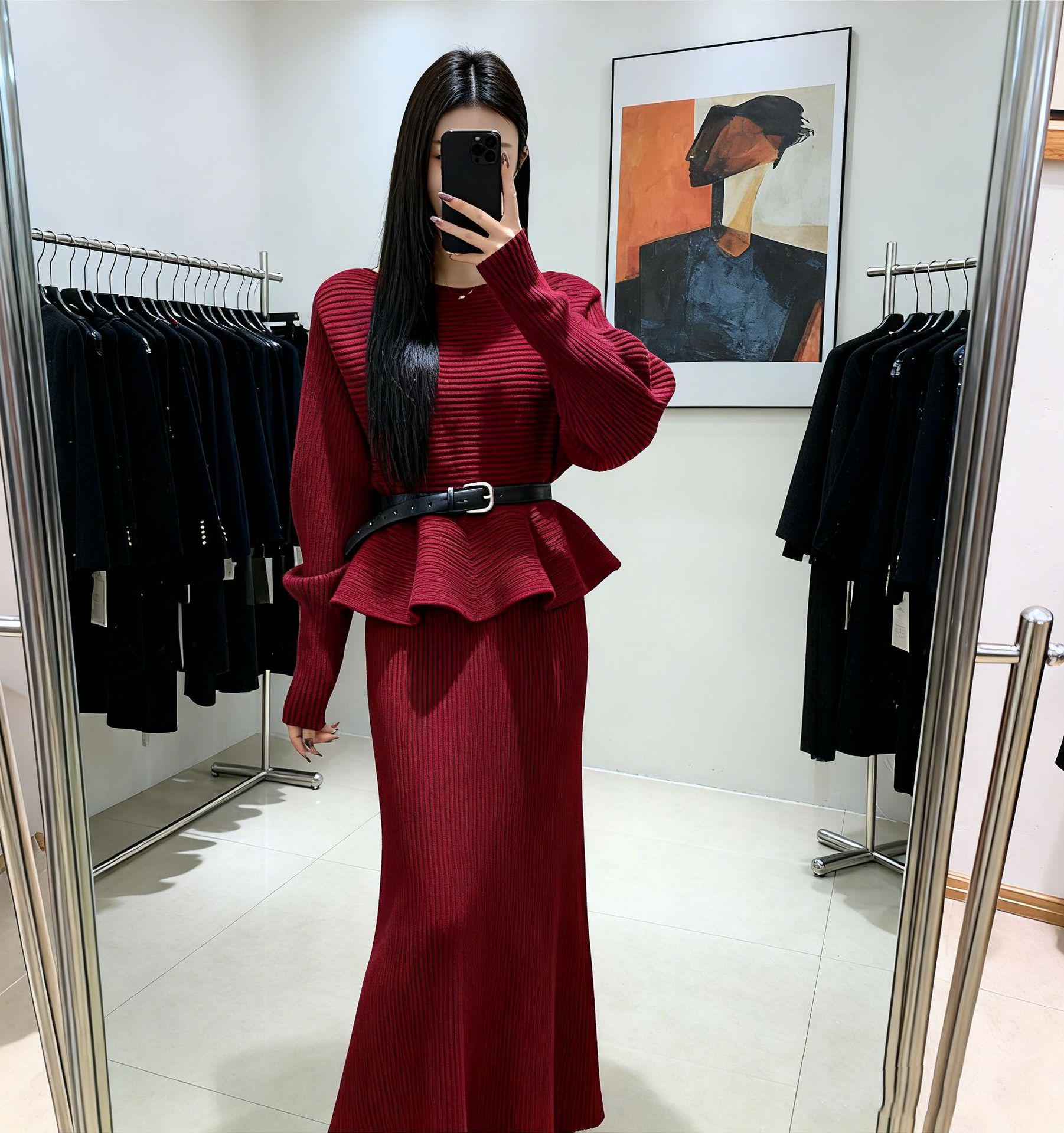 

Elegant New Year Red Knitwear Set: Autumn/Winter Two-Piece Sweater & Skirt with Slimming Design S