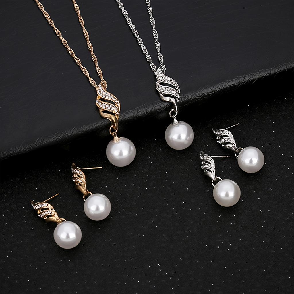 Simple faux pearl pendant necklace and earrings inlaid with rhinestones, creative spiral-shaped bridal accessories to match wedding dresses, suitable