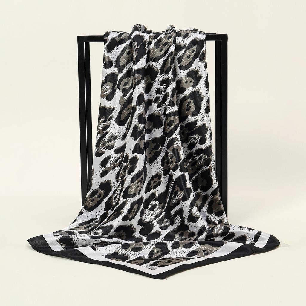 90*90cm Leopard Gedruckter Quadratischer Schal Damen Luxus Designer Schal Mode Punkt Stirnband Matt Satin Seide Haarband Taschentuch