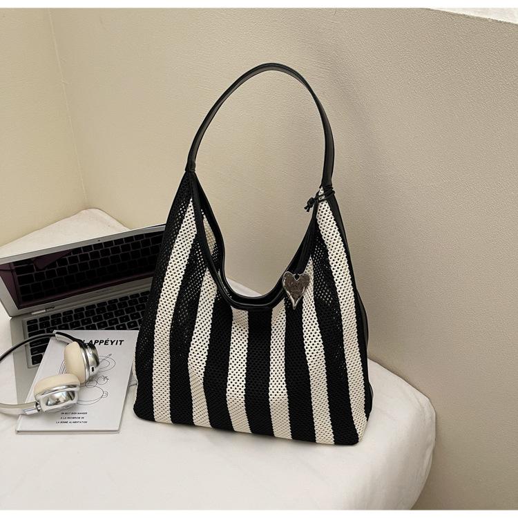 

Vegetable basket bucket bag 2025 Korean version fashion woven mother and child tote bag women s new large-capacity underarm shoulder bag чёрный