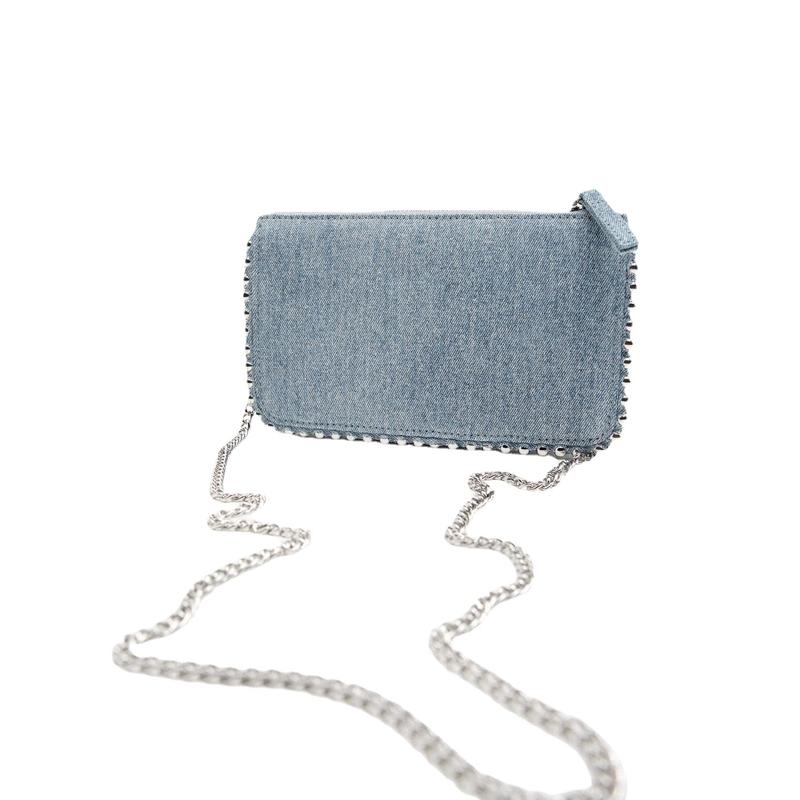 Модные джинсовые сумки с металлической цепочкой — фото 4