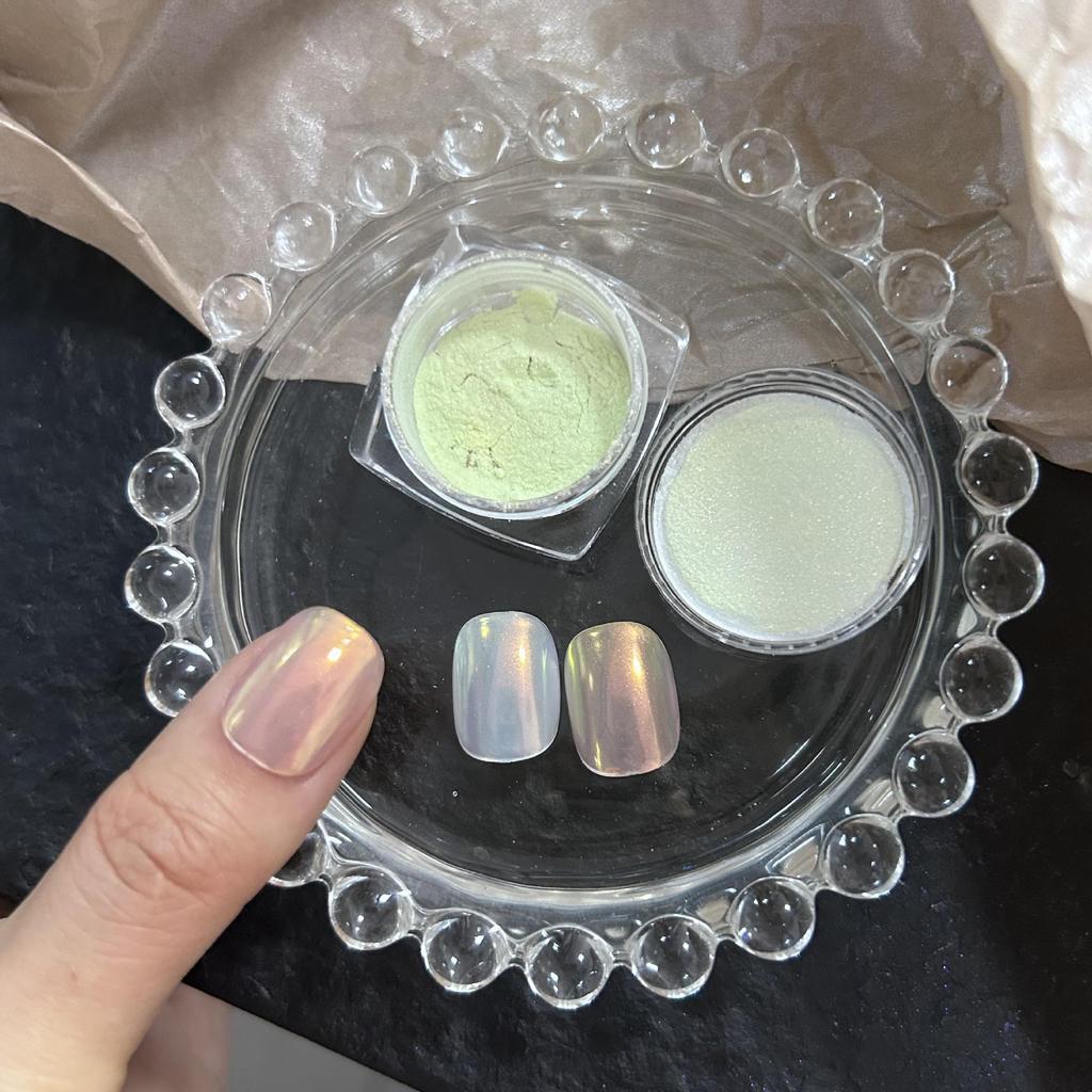 Hailey Lux Satin Perlglanz-Perlpulver-Maniküre: Brautnägel im weißen Mondschein