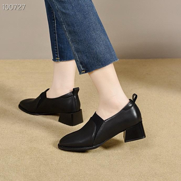 Square head small leather shoes women's 2025 simple temperament European and American style sheepskin loafers, one pedal, middle heel elastic mouth