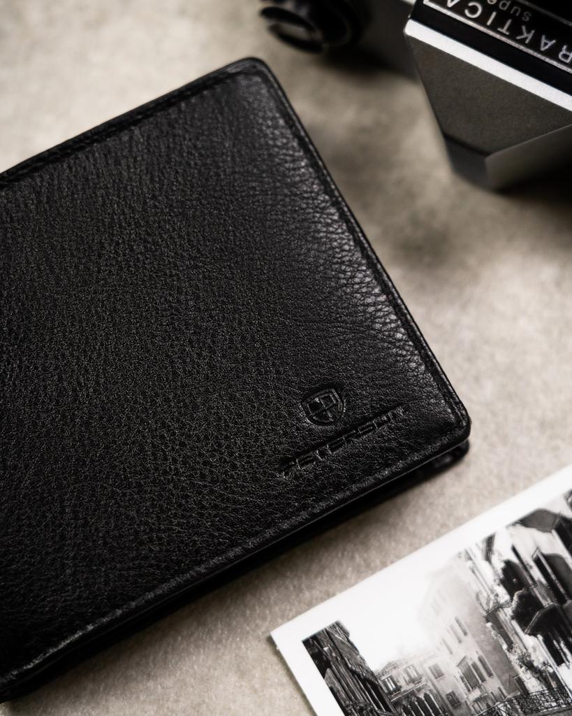 Gift Set: Men's Leather Wallet and Keychain - Peterson