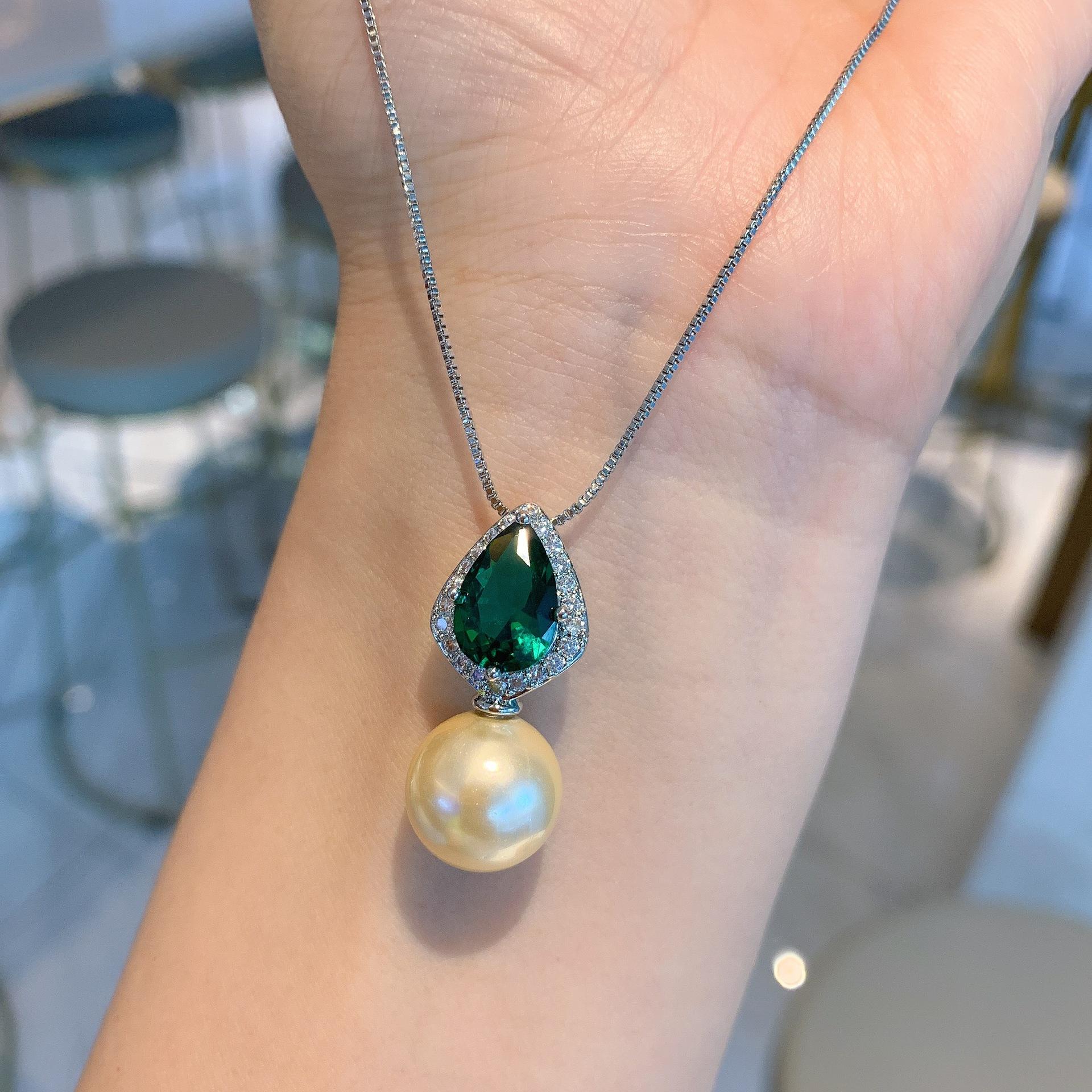 

Explosive S925 silver needle emerald necklace light yellow shell pearl earrings two-piece set imitation freshwater pearl stud earrings