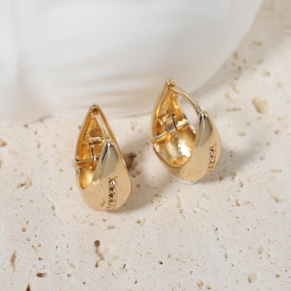 

Trendy Chunky Stainless Steel Hoop Earrings for Women Girls Lady, Dainty Golden Half Hollow Round Circle Ear Jewelry золотий