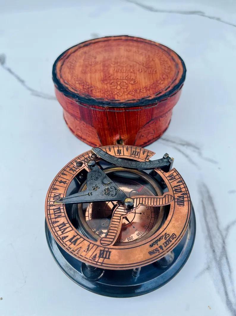 

Engraved Brass Sundial Compass: Nautical Travel Gift коричневий