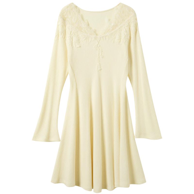 Sancai 2026 Winter Lace-Trimmed A-Line Knit Dress