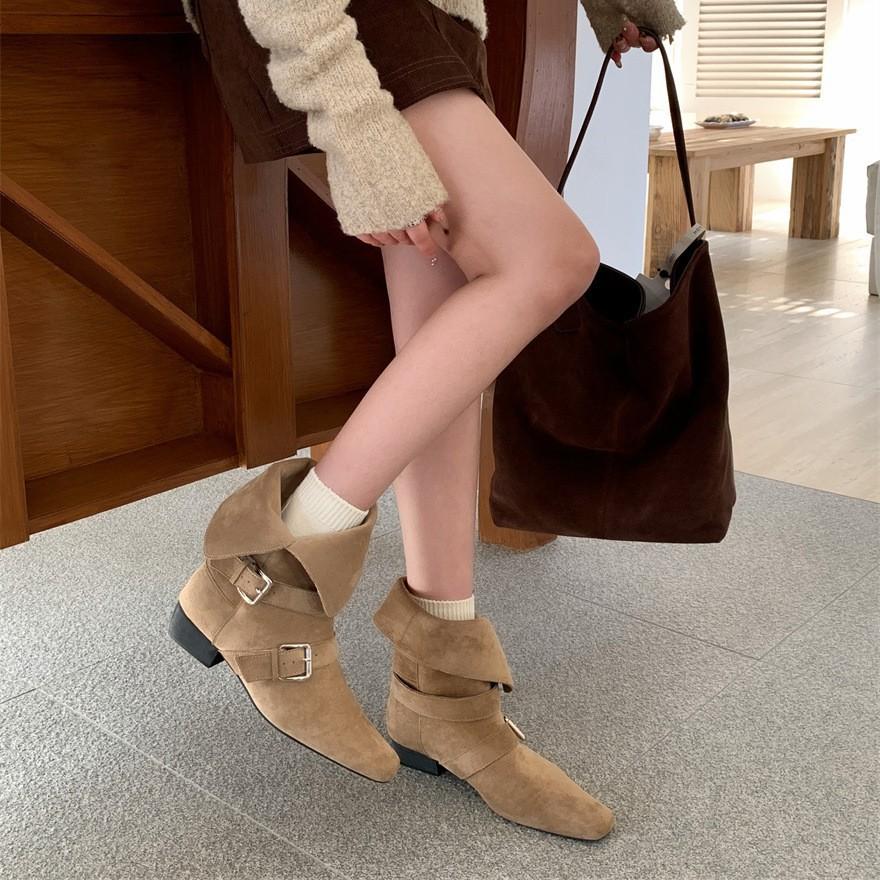 ~ Leichter Retro-Europäischer und Amerikanischer Stil Wildleder Gürtelschnalle Dicke Ferse Kurze Westernstiefel Herbst und Winter Neue Französische Kurze Stiefel