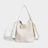 Large-capacity tote bag for women, Korean style, fashionable for work and commuting, shoulder bag, 2025 summer niche high-end underarm bag