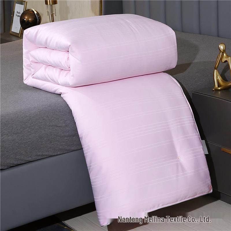 Crystal Home Textiles Silk and Cotton Layered Quilt - 60% Cotton, Mulberry Silk, Ideal for Spring and Autumn.