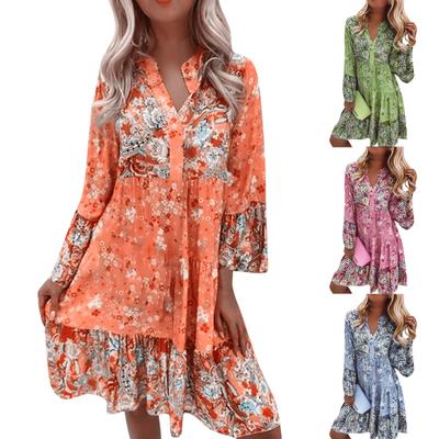 Lässiges Chiffonkleid mit V-Ausschnitt und Rüschenbedruck für Damen