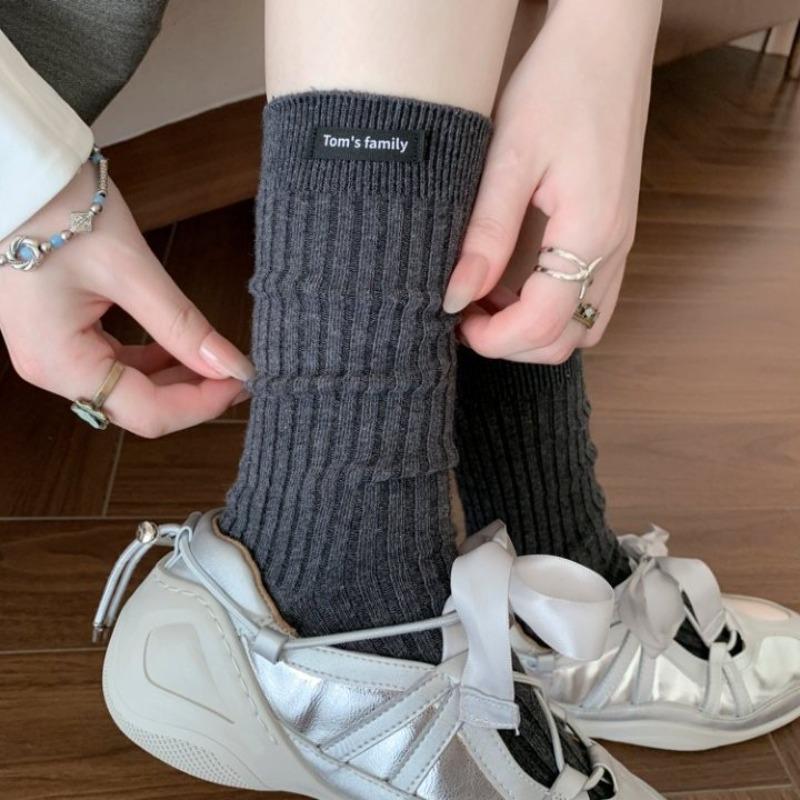 Damen Frühling und Herbst Trend Allzweck Farbe Buchstaben Stoffetikett Nahtlose Röhren Plüsch Socken