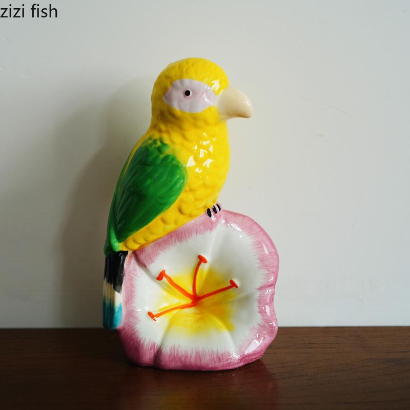 

Parrot Big Beaked Bird Sculpture Ceramic Animal Ornaments Living Room Display Statue Home Accessories Decoration Crafts