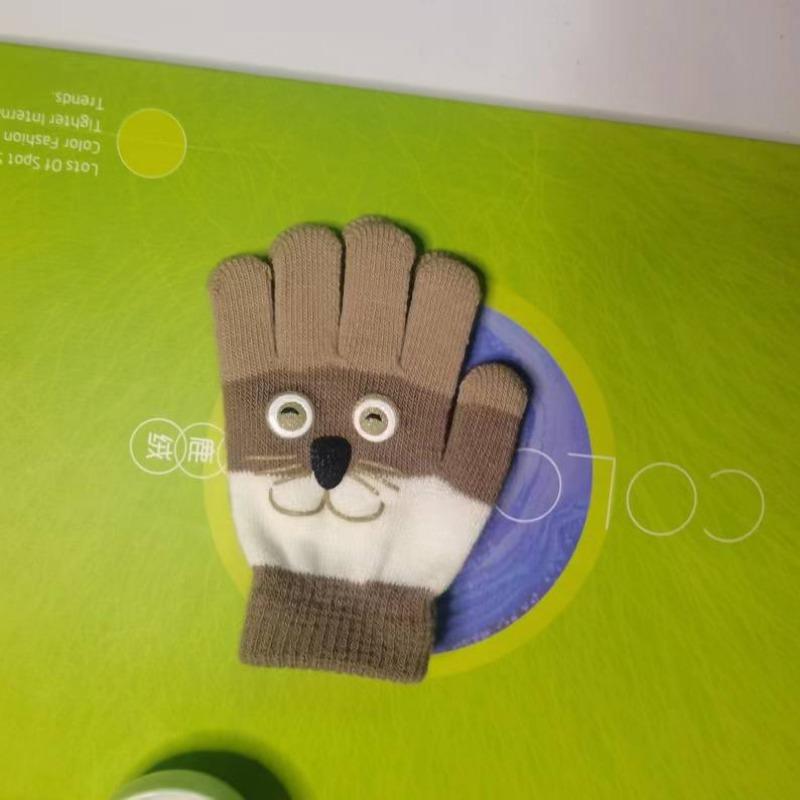 New children's gloves winter cute cartoon warm thickened warm baby gloves 2-7 years old student five-fingered hands