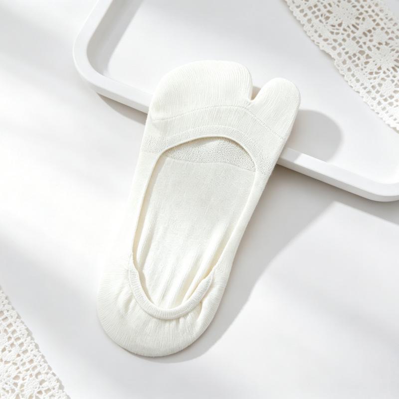 Women's Ice Silk Two-Toe Invisible Socks: Non-Slip, Breathable, Sweat-Absorbing, Summer Low-Cut, Toe-Separating Short Socks.