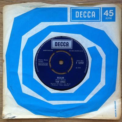 Disco de 7 polegadas TOM JONES - Delilah F12747 Decca 1968 Reino Unido Pop Usado