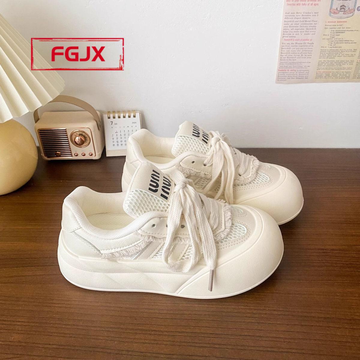 

2025 summer mesh breathable thick-soled white shoes women s doll head Korean version versatile bread shoes Hong Kong style casual board shoes 35