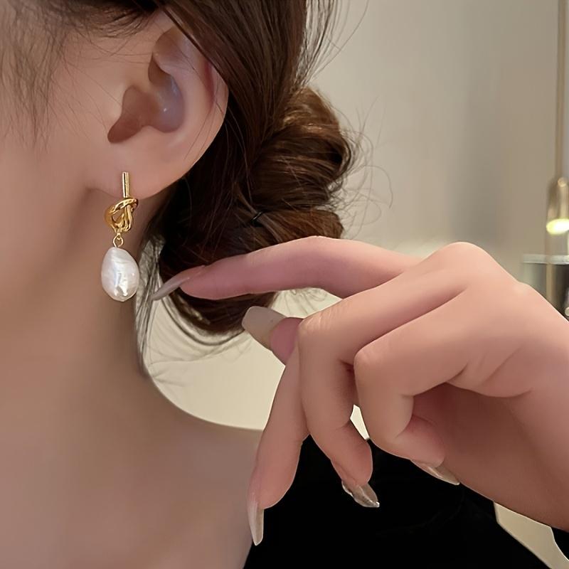 A Pair of Antique Copper Knotted Earrings, with A High-end Design and Fashionable Temperament, Suitable for Women's Daily Commuting, Dating