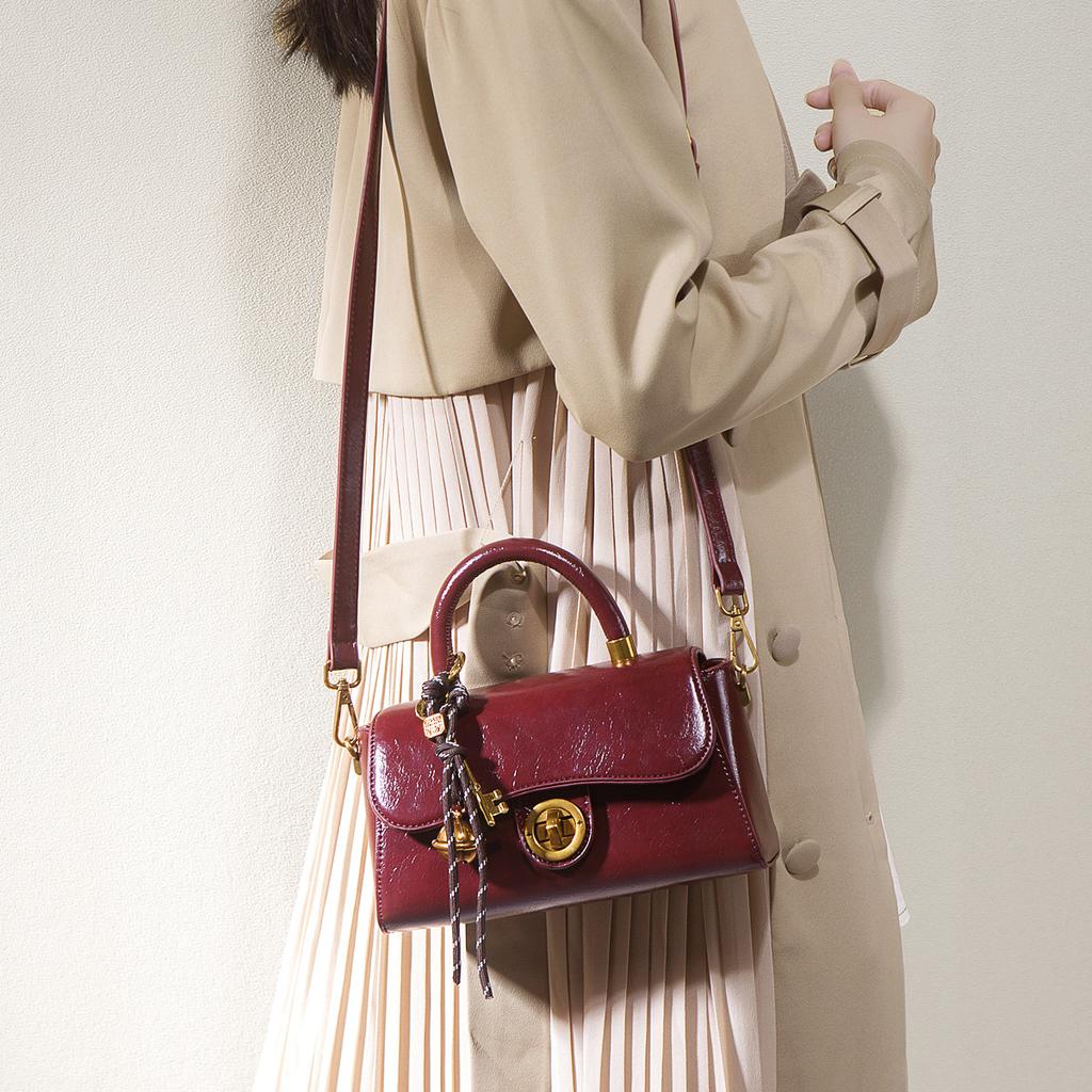 New Fashionable and Exquisite Portable Women's Bag Niche High-end Red Bridal Bag Single Shoulder Crossbody Small Square Bag