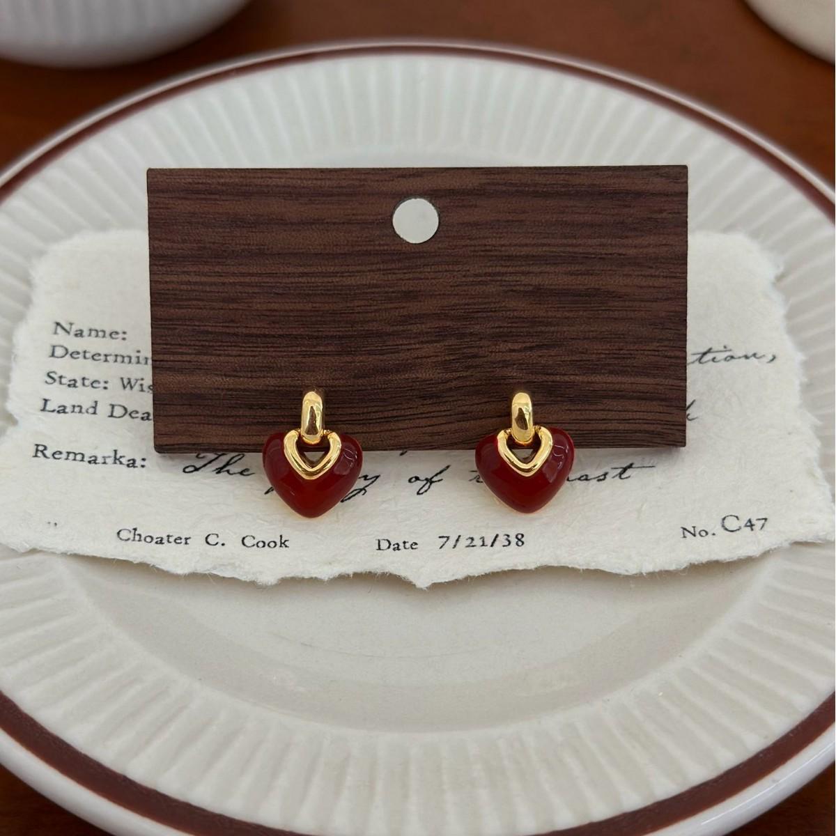 Elegant French Drip Heart Stud Earrings for Women - Chic, Versatile, High-End Autumn/Winter Jewelry