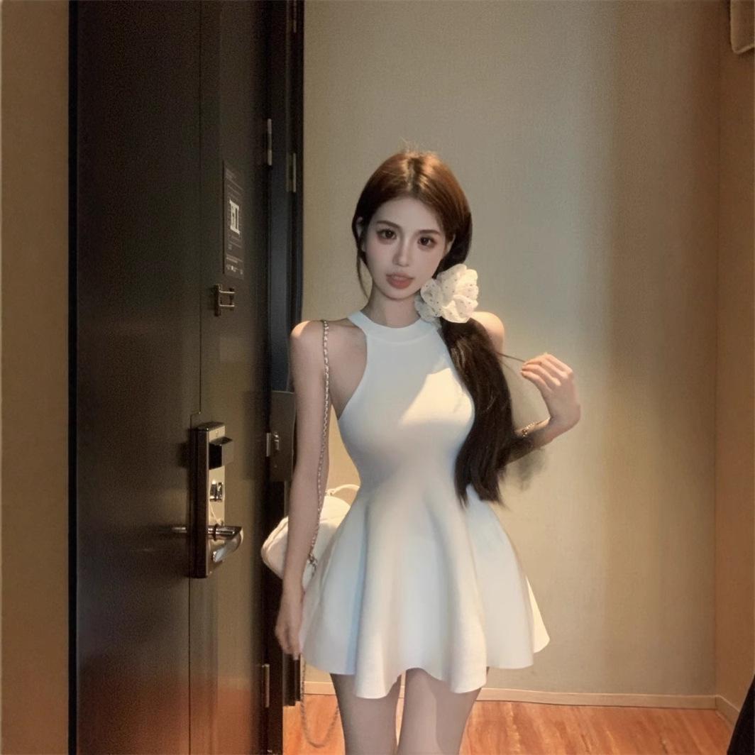 

Elegant White Halter Neck Sleeveless Summer Dress - Slim Fit A-Line Skirt One Size (Recommended for up to 125 lbs)
