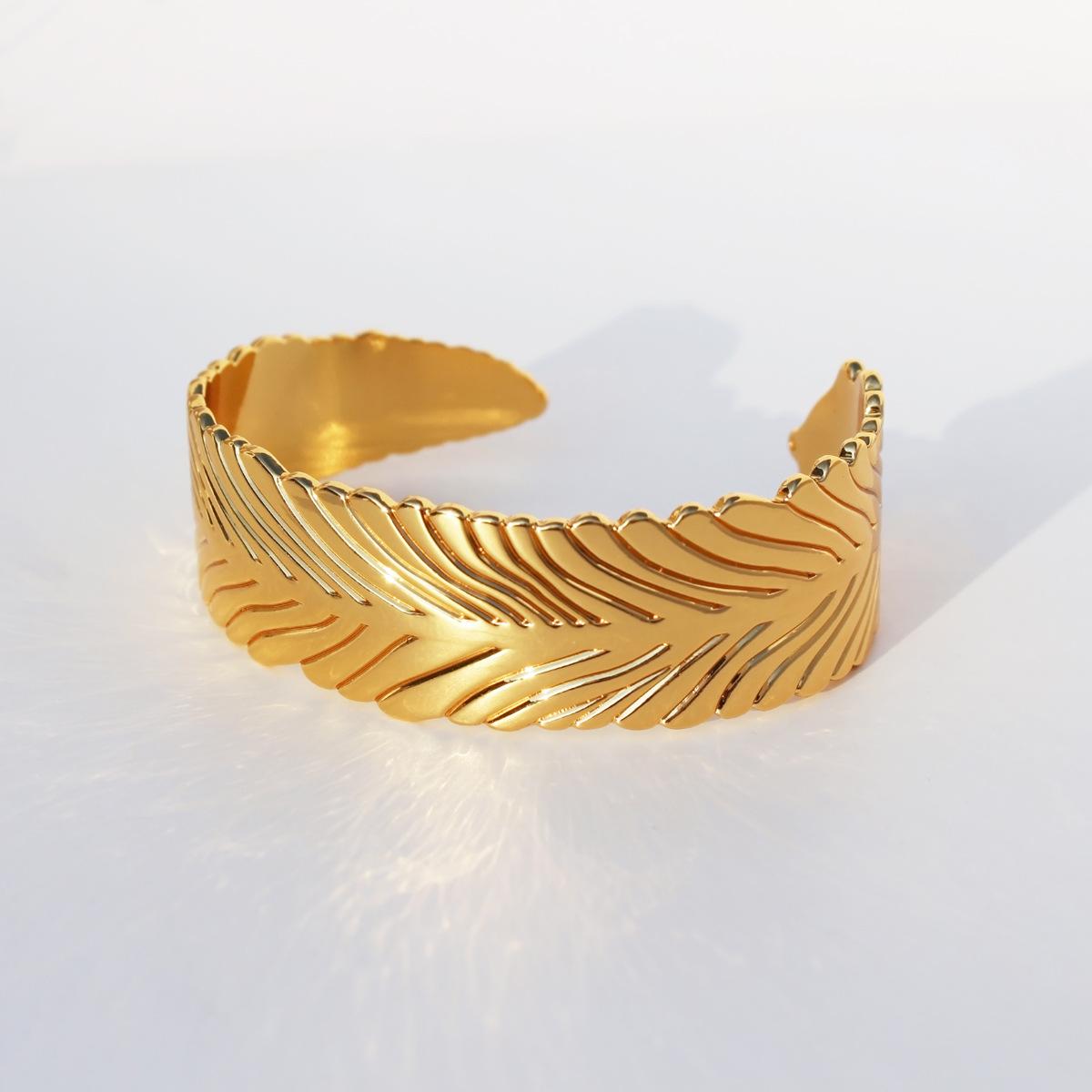 

Heavy Industry Exaggerated Thick Edition Tridimensional Feather Abstract Leaf Plant Department Open Bracelet Niche Premium Sense Wristband 827 золотий