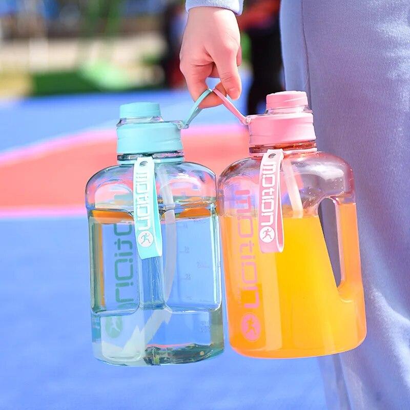 Sports Water Bottle 2.4L Large Capacity Bottle Outdoor Fitness Portable Straw Big Plastic Ton Ton Barrel OutdoorJugs 1pc