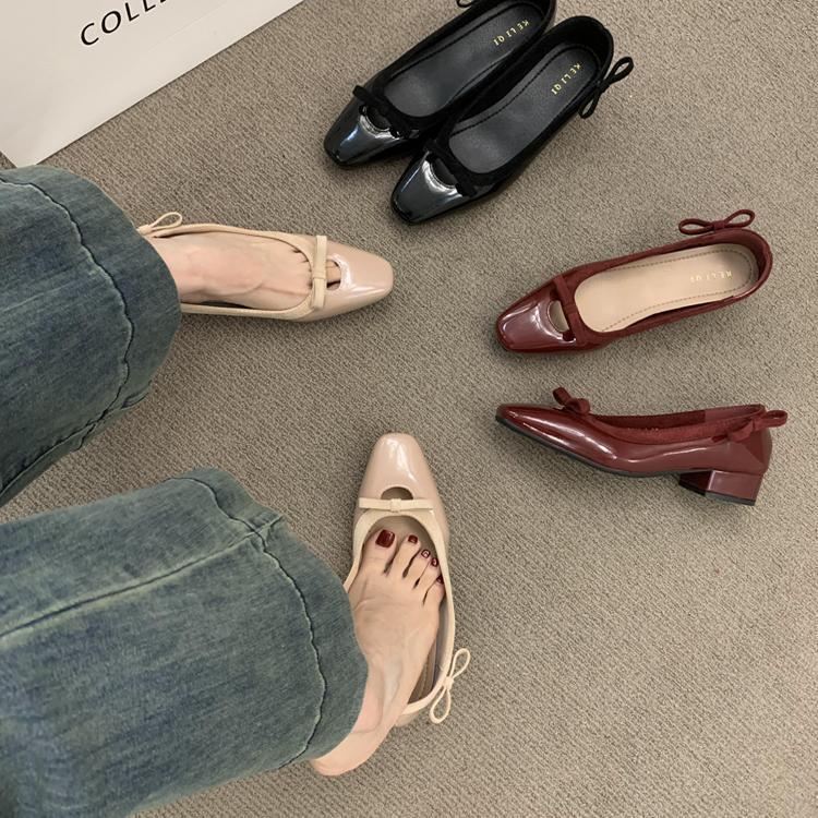 French Thick Heel Bow Gentle Wind Evening Shoes Women's 2025 New Versatile Commuter One Pedal Patent Leather Shoes