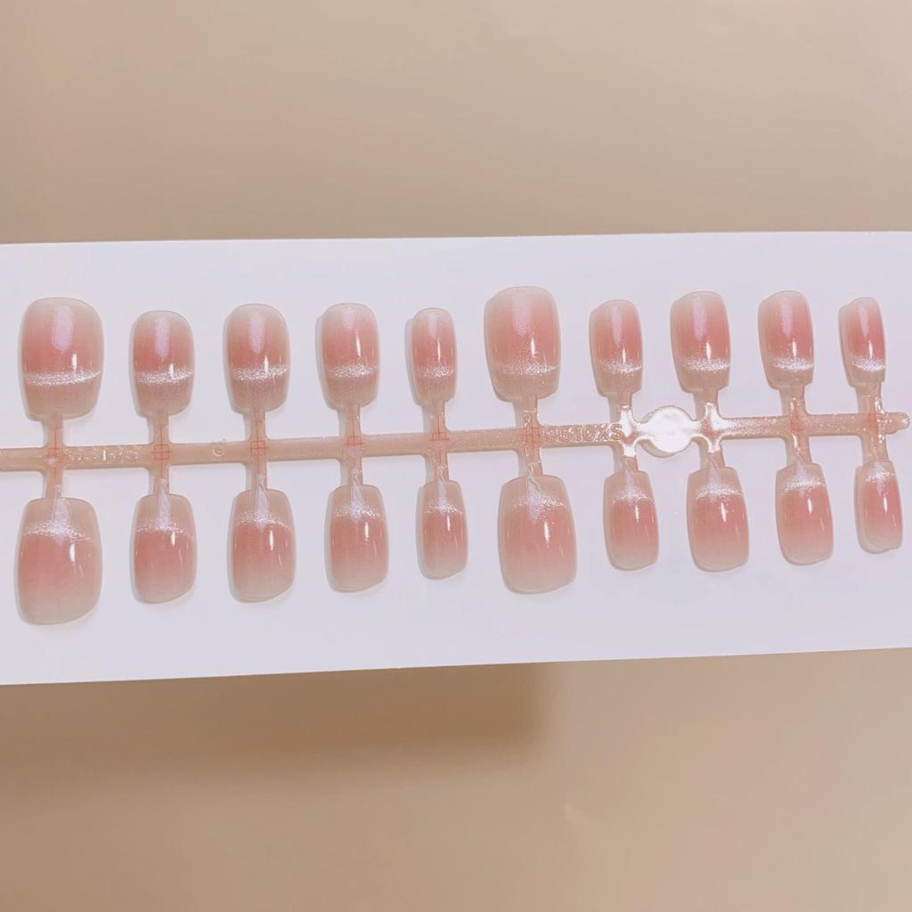 Elegant Blush Cat Eye Nail Art Patches: Simple, Chic, Wearable False Nails