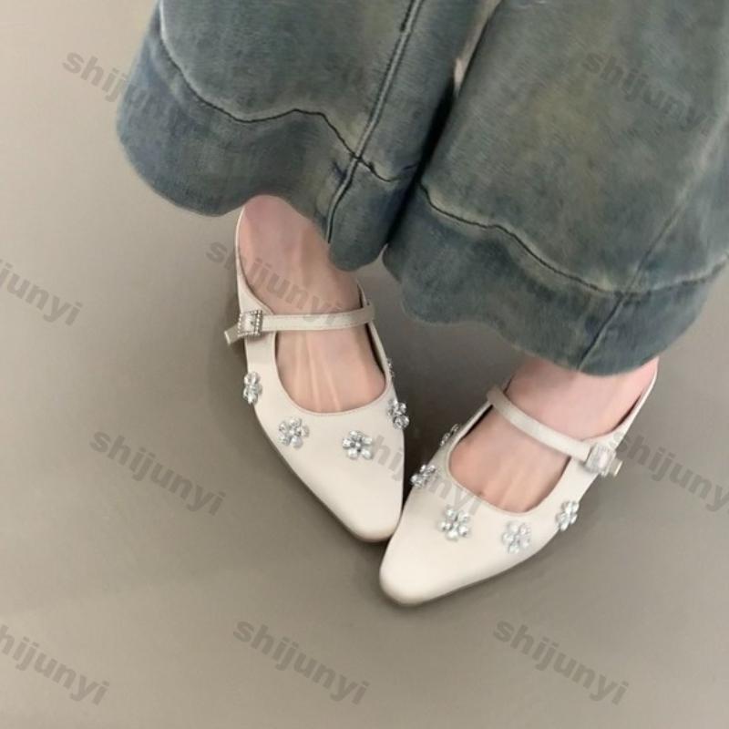 Women's Flats 2025 Summer New Fashion Rhinestone Flower Half Slippers Lightweight Comfortable Luxury Buckle Strap Casual Sandals