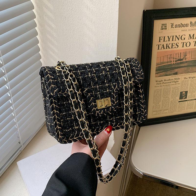 

Xiaoxiangfeng woolen underarm bag 2025 spring and summer new fashion chain bag niche woven shoulder crossbody small square bag 21*7*15 чорний