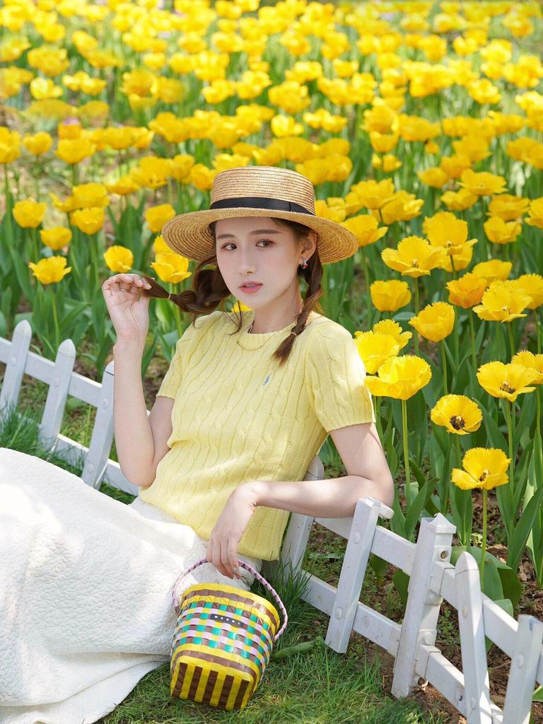 Ralph Lauren Classic Cable Knit Cotton T-shirt with Small Pony Logo, Round Neck, Short Sleeve Pullover.