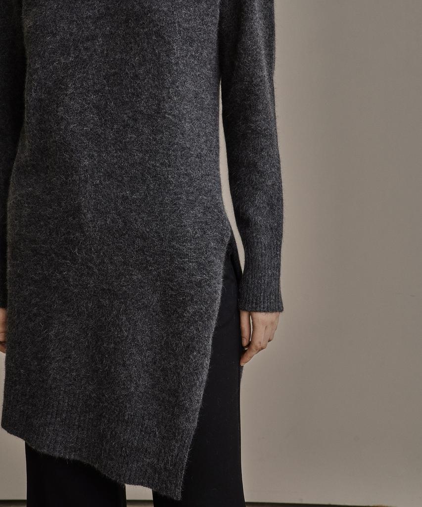 Kkeulle Side Slit Turtleneck_Charcoal
