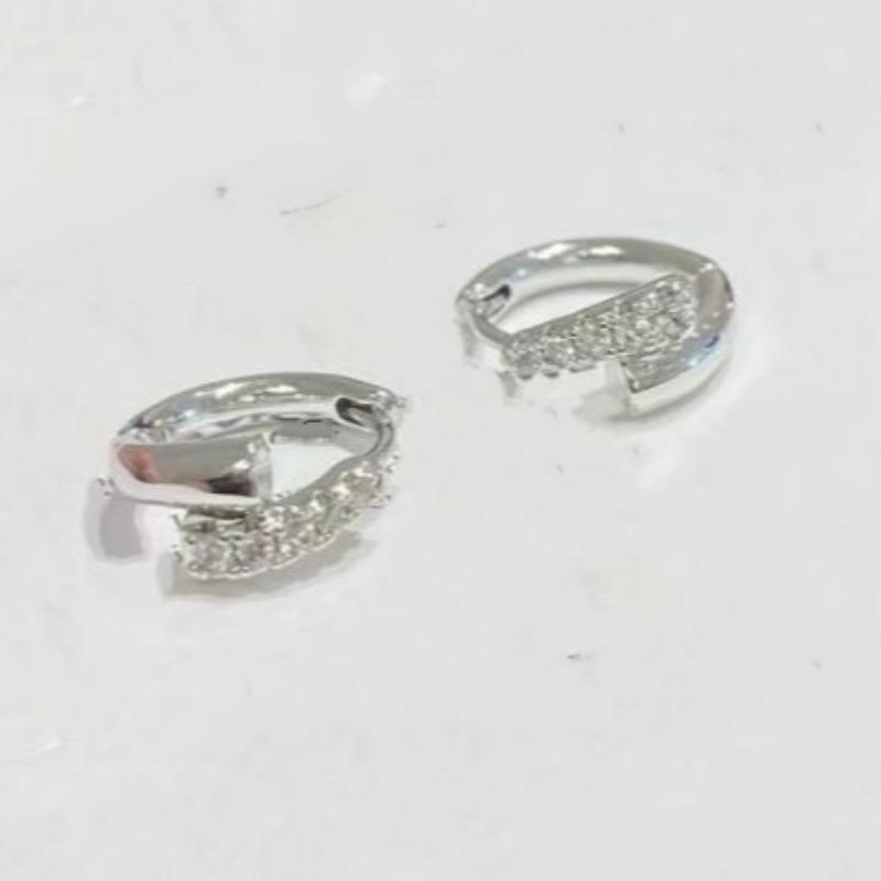 

Легкие роскошные высококачественные серьги-пряжки с кристаллами, простые индивидуальные, асимметричные, универсальные серьги для женщин серебряный