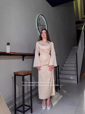 2024 Elegant Solid Color Pleated Waist-Hugging Long-Sleeve Dress