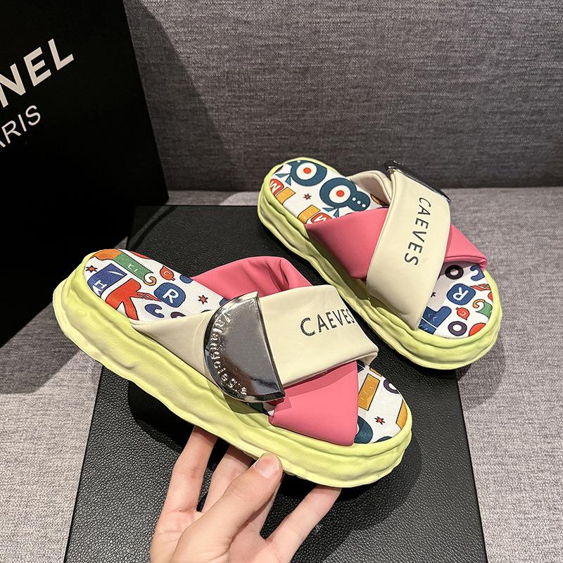 Internet celebrity graffiti slippers women summer wear new niche fashion muffin thick bottom out beach cool slippers