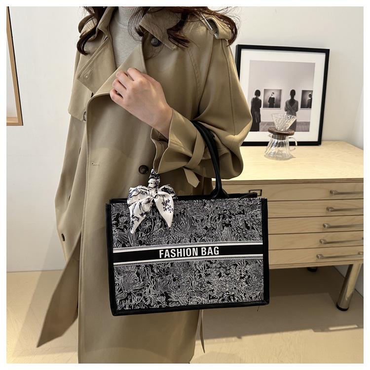 Large Capacity Embroidery Tote Bag Faux Leather Zipper Shoulder Handbag for Women