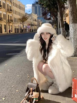 2025 Autumn/Winter Women's Faux Fox Fur Coat - European & American Style