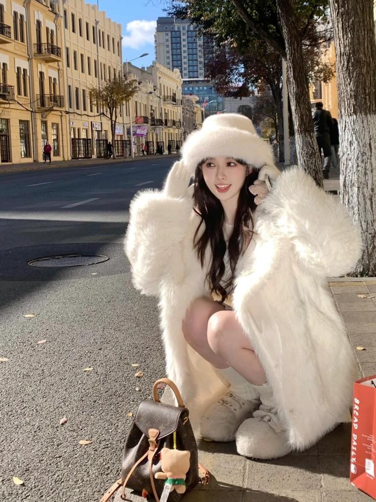 2025 Autumn/Winter Women's Faux Fox Fur Coat - European & American Style