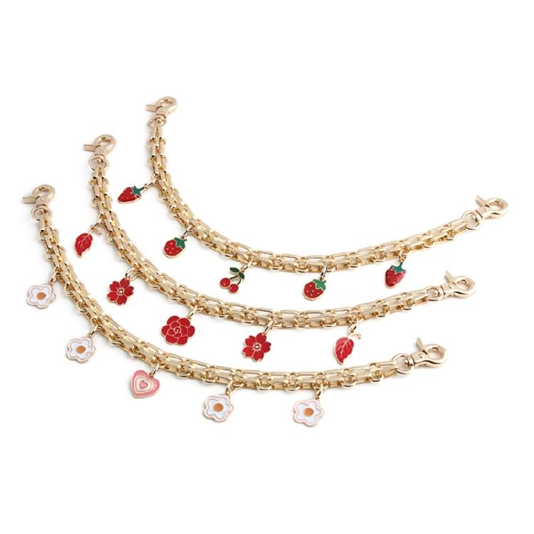 Unika Blomster Jordgubbsdesigner Kedjedekoration Väskprydnad För Väskor eller Handväska Erbjuder Hållbarhet Och Mode