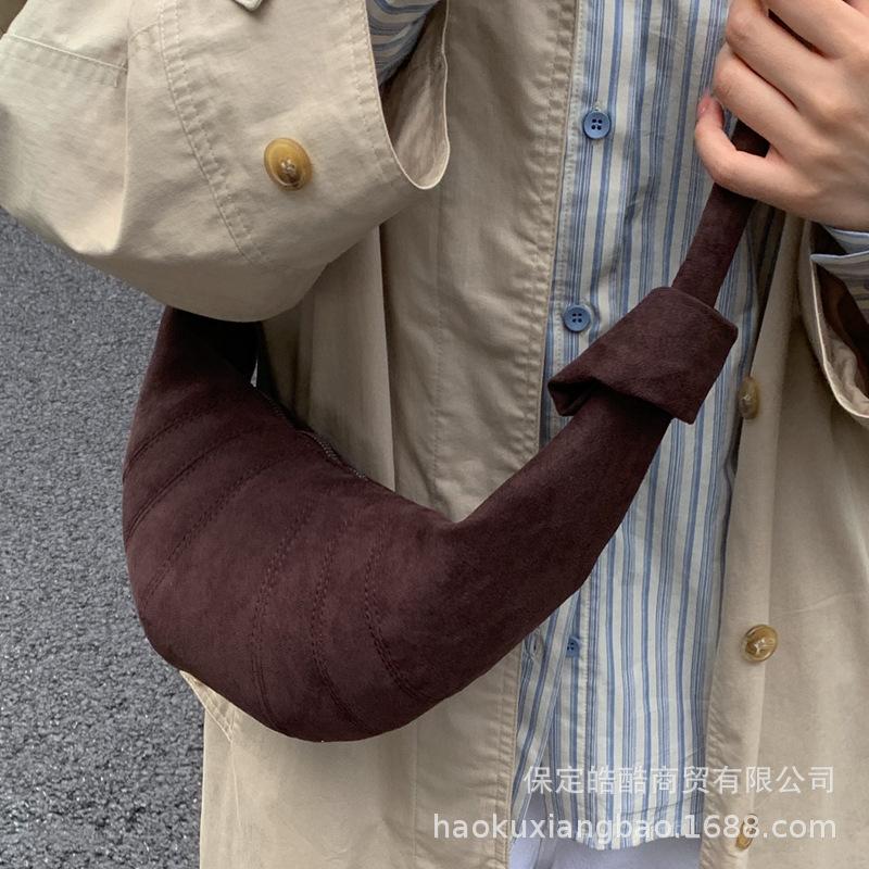 Niche Design Fashionable Suede Horn Bag Women's 2025 New Ins Retro Casual Dumpling Bag Messenger Bag